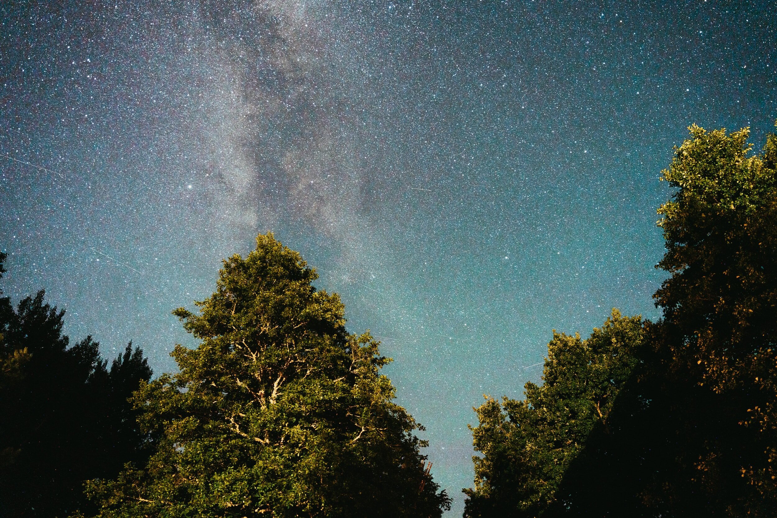 the milky way at night illustrating the science behind cognitive therapy for depression