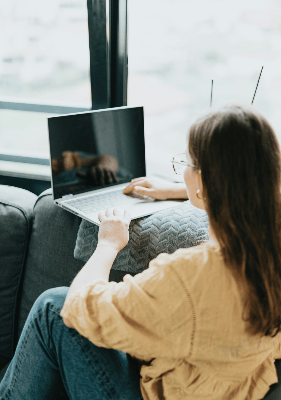 a woman searching online for an in-person therapist in NYC